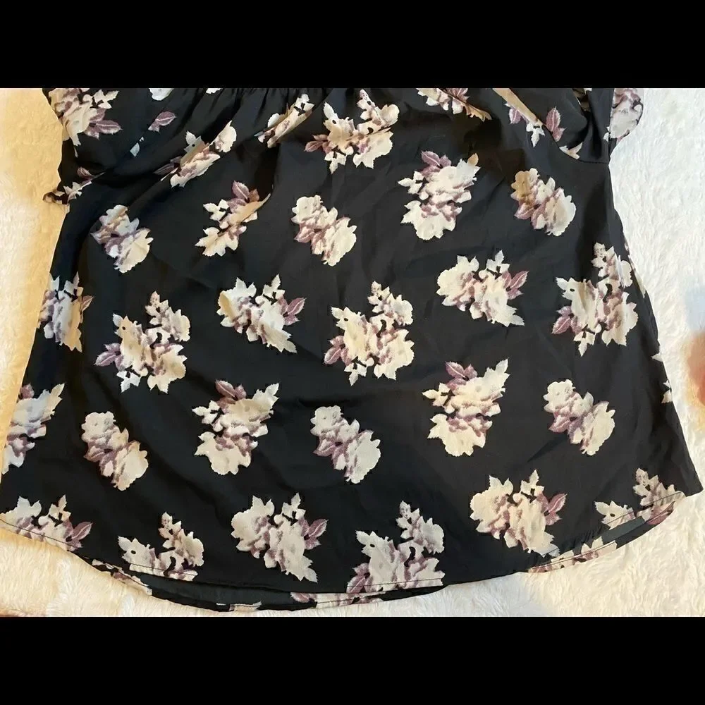 🥀Time To Bloom Floral Of The Shoulder Top Size :L